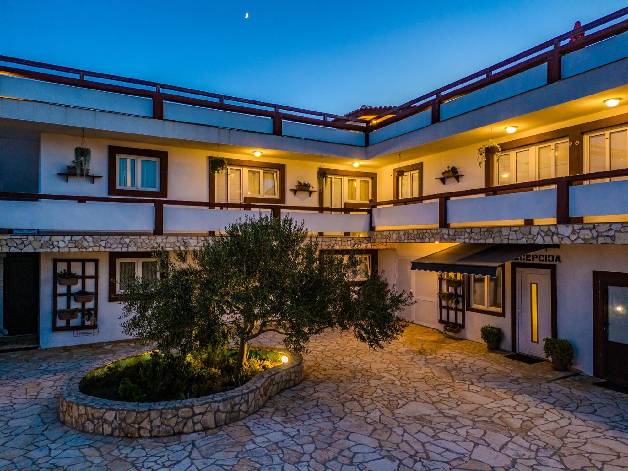 Guesthouse Kod Spavalice วีร์ ภายนอก รูปภาพ