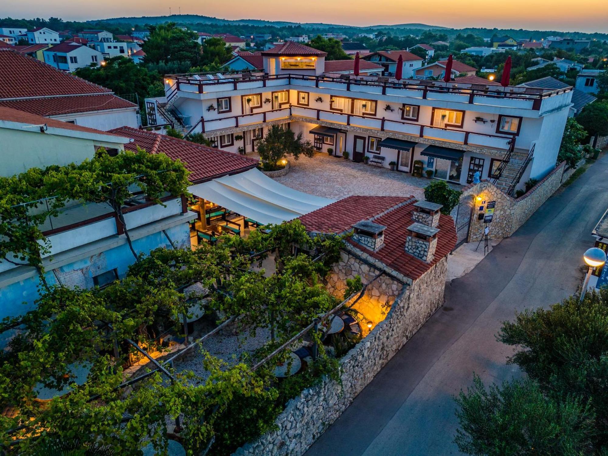 Guesthouse Kod Spavalice วีร์ ภายนอก รูปภาพ